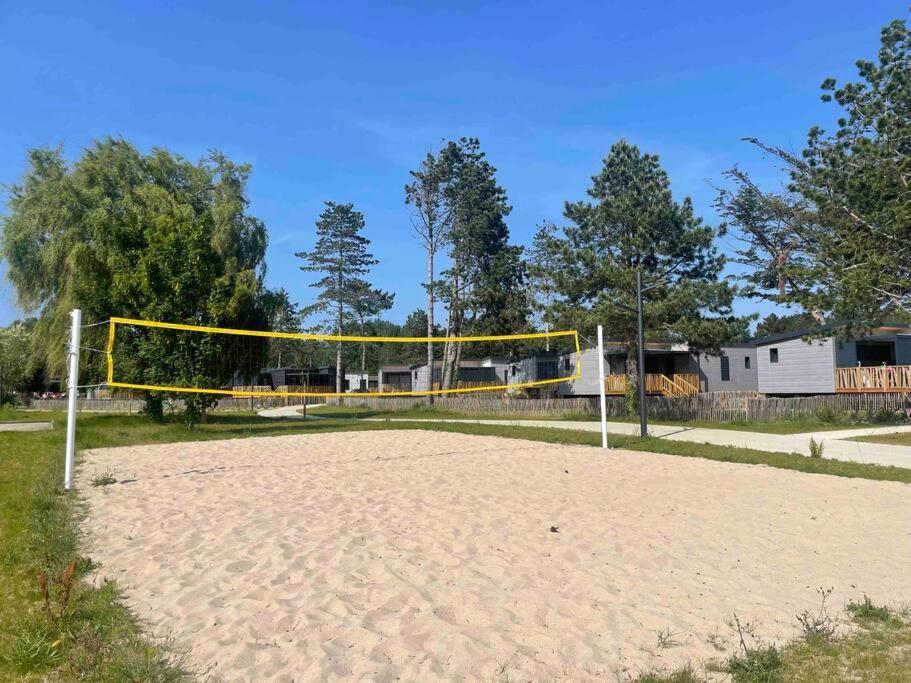 Dans Parc Residentiel De Loisirs, Piscine, 150m De La Jullouville-les-Pins